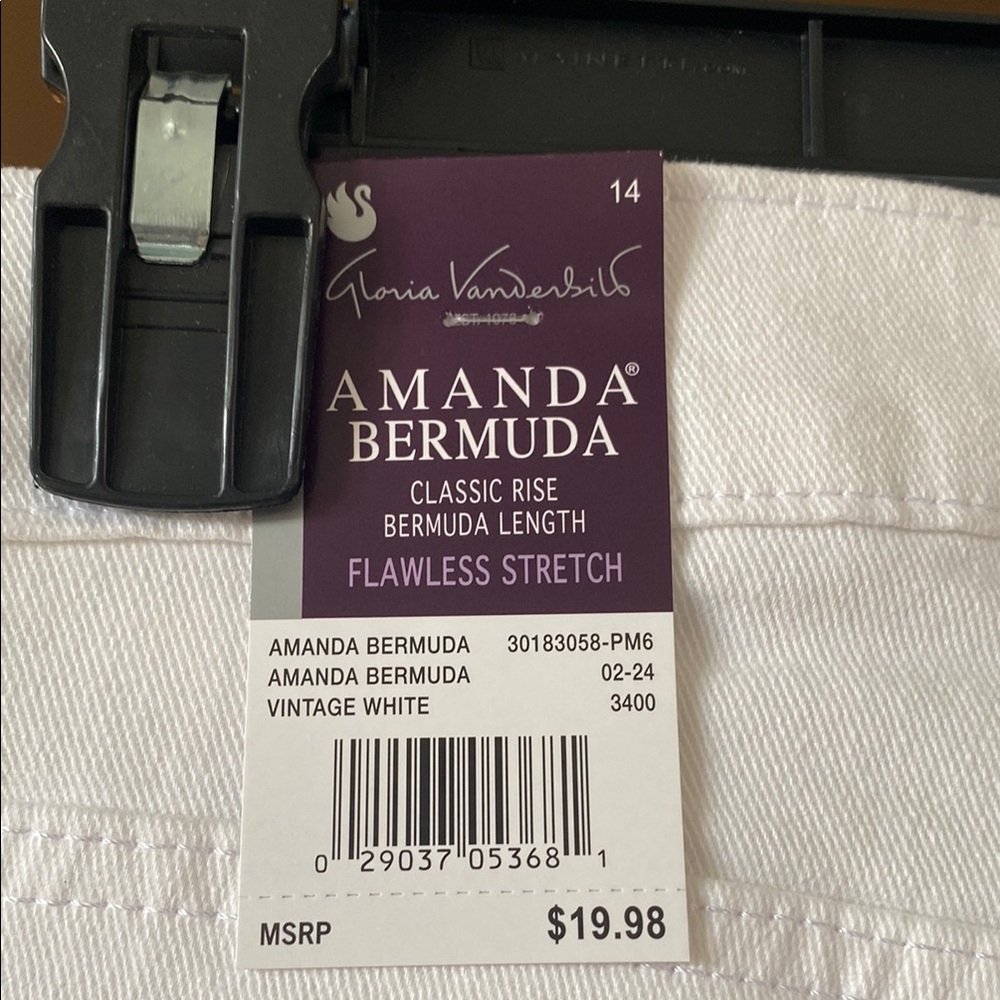 White Flat Front Bermuda Shorts for Effortless Style - Picture 2 of 4